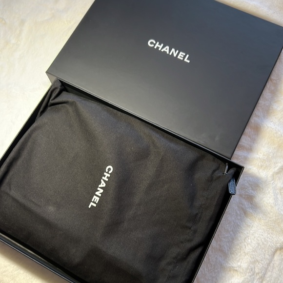 CHANEL CLUTCH - Picture 14 of 16